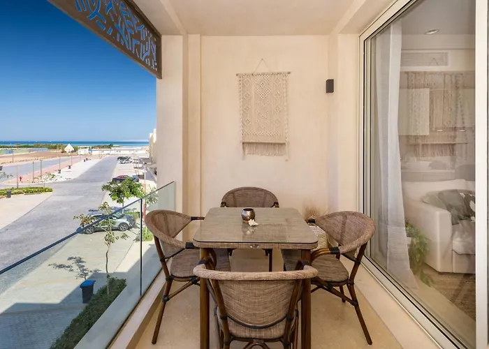 Chilled & Serene 1bdr Mangroovy Pool & Sea View Daire *