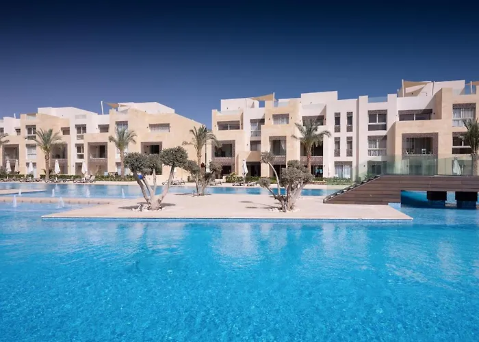 Daire Chilled & Serene 1bdr Mangroovy Pool & Sea View