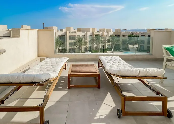 Daire Chilled & Serene 1bdr Mangroovy Pool & Sea View